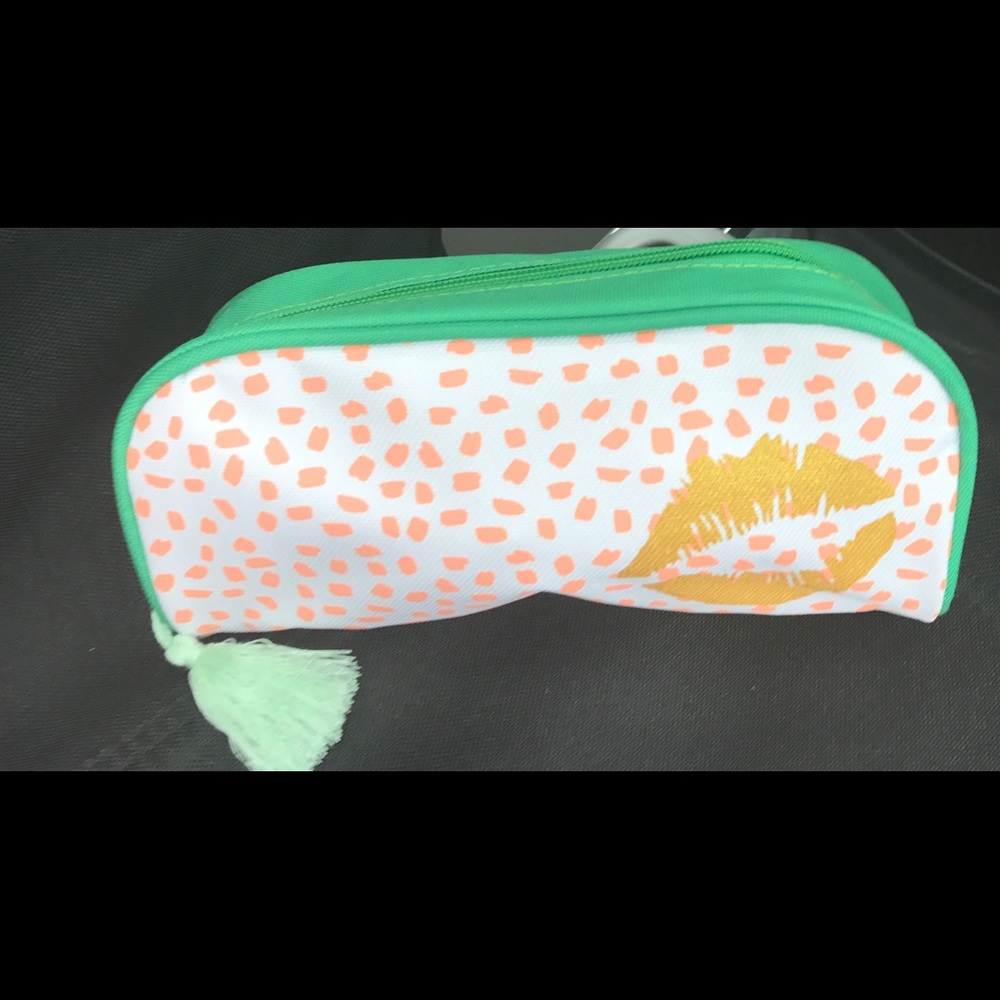 Cosmetics bag with kiss print